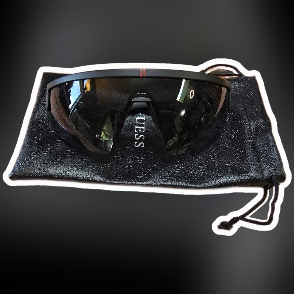 Guess unisex sunglasses nwot shield stripe dark lens